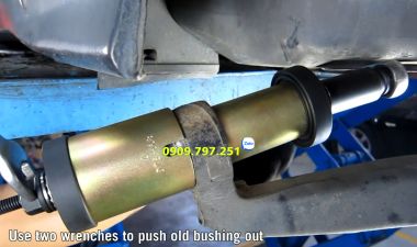 Bộ cảo  tháo lắp cao su càng A xe ô tô