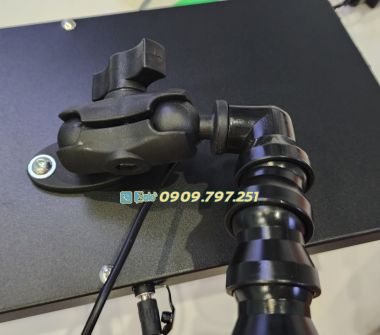 Đèn soi vết móp thân xe ô tô sử dụng pin