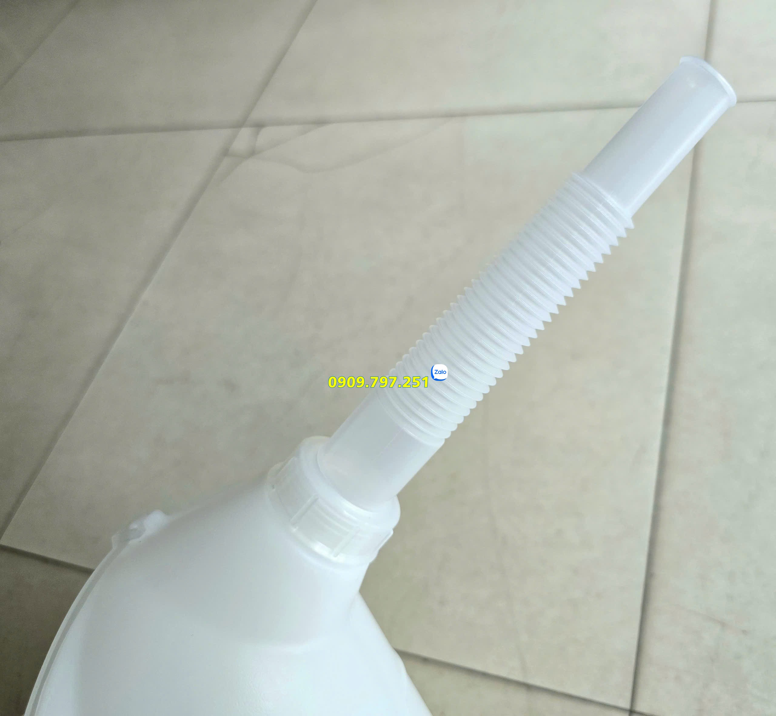 Bình nhựa châm nhớt dung tích 5 lít JTC 5032