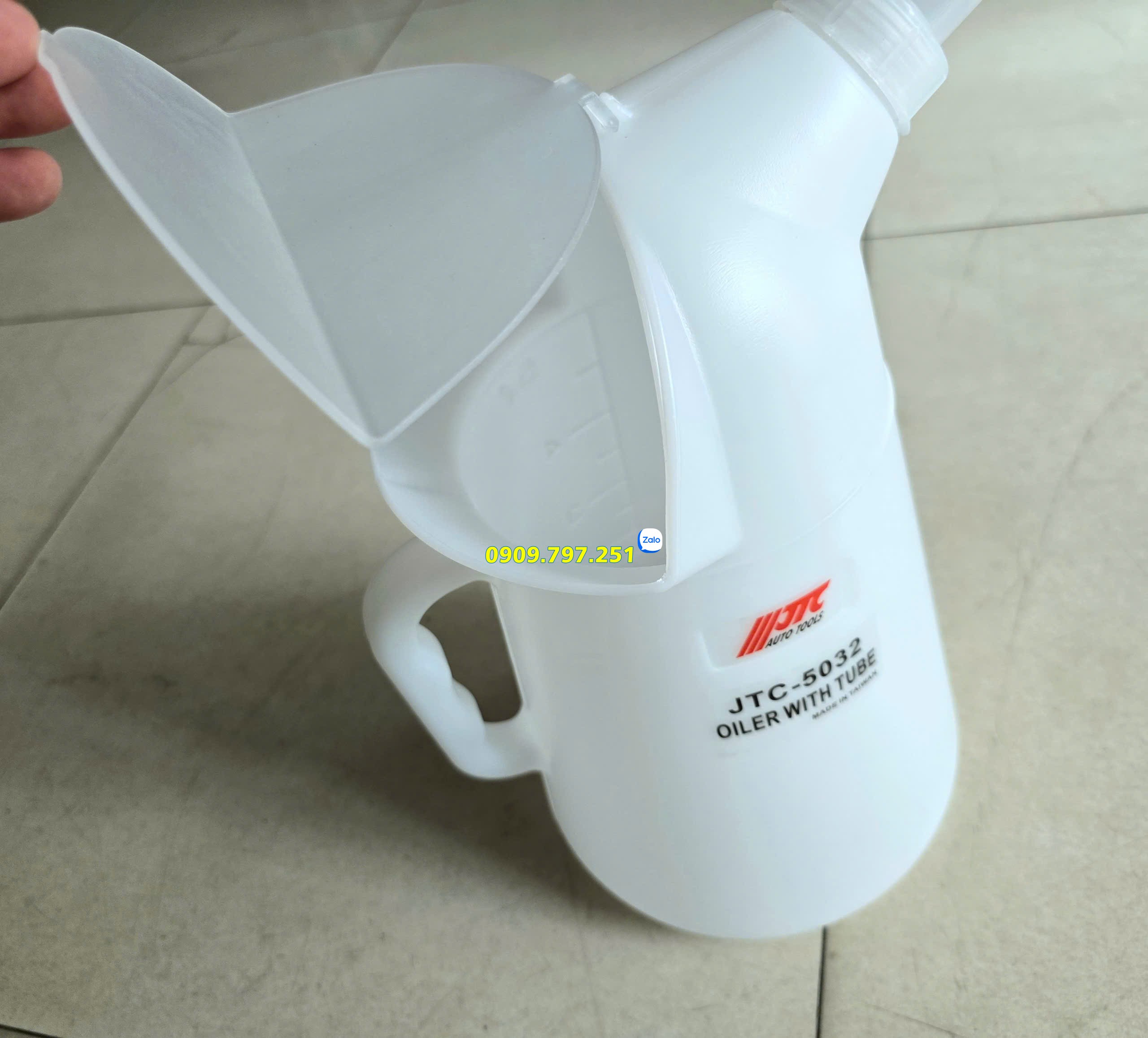 Bình nhựa châm nhớt dung tích 5 lít JTC 5032