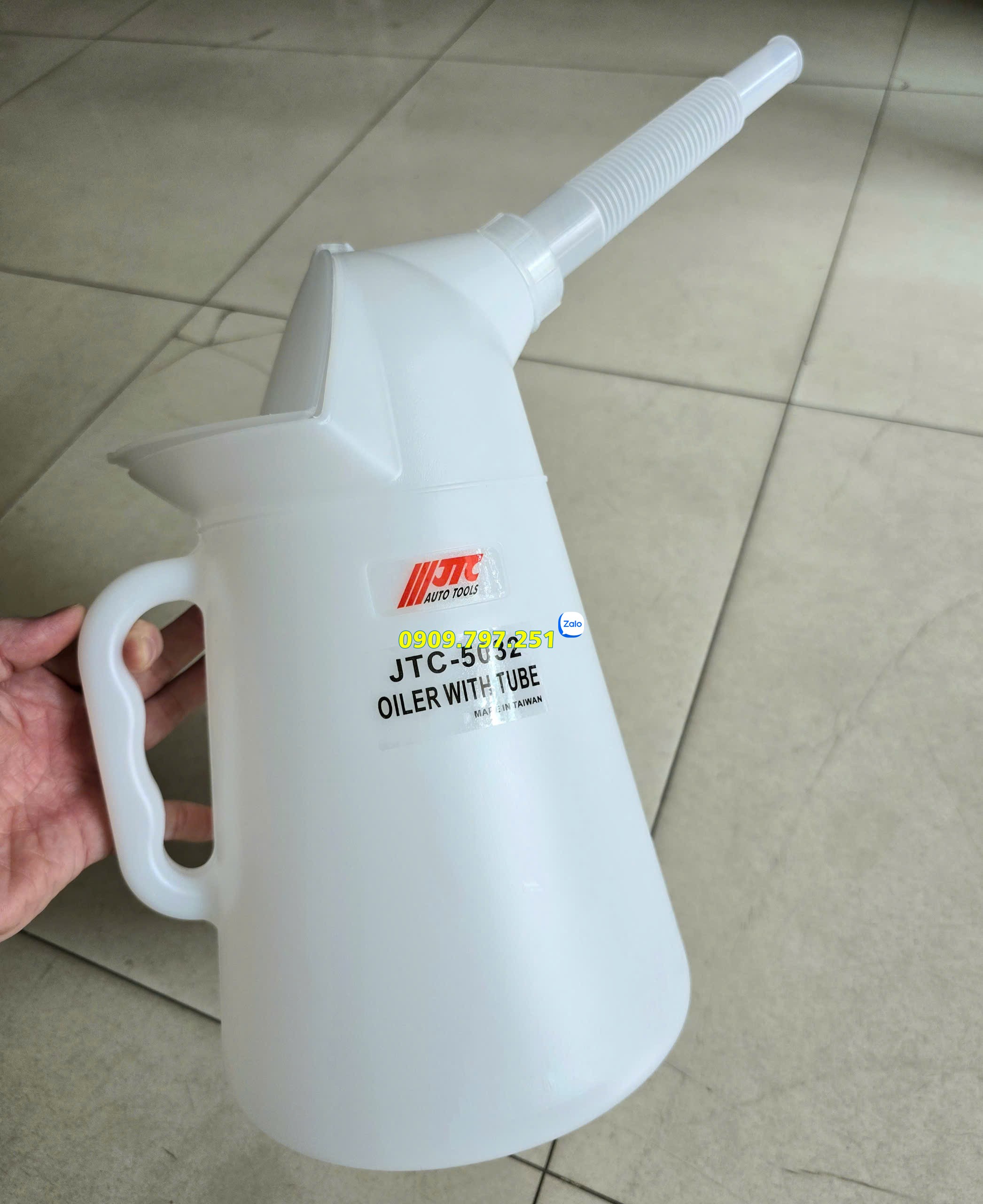 Bình nhựa châm nhớt dung tích 5 lít JTC 5032