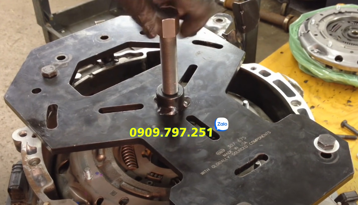 Dụng cụ tháo lắp ly hợp kép hộp số DPS6 xe Ford