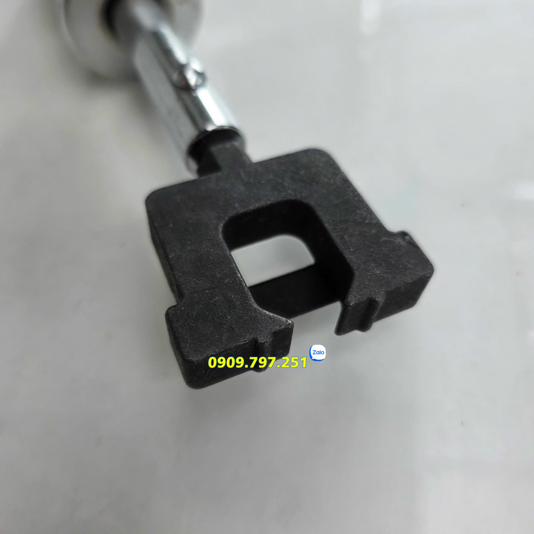 Cảo giật tháo van tuần hoàn khí xả EGR trên xe Hyundai Kia