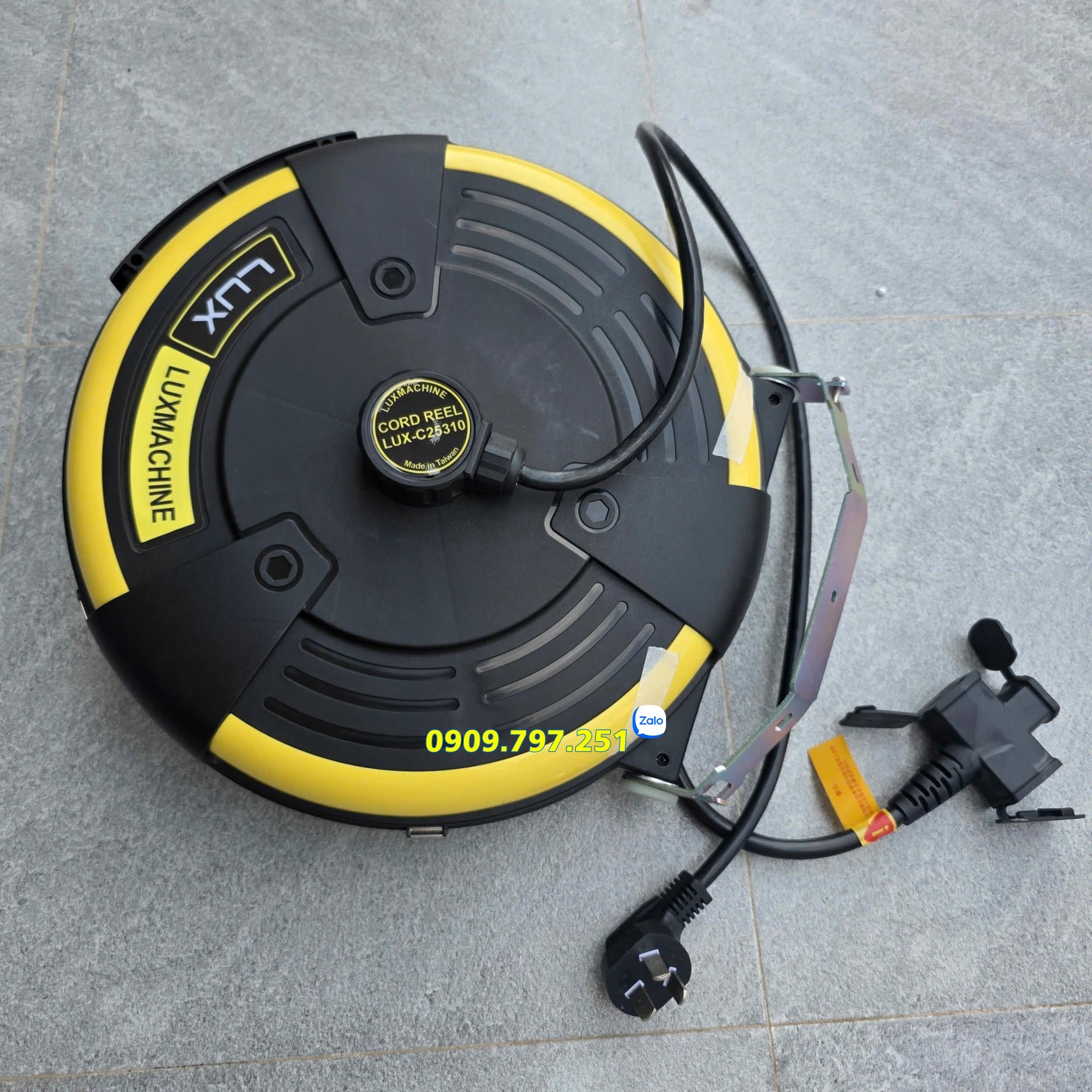 Rulo điện tự rút 10 mét LUX-C25310 Đài Loan