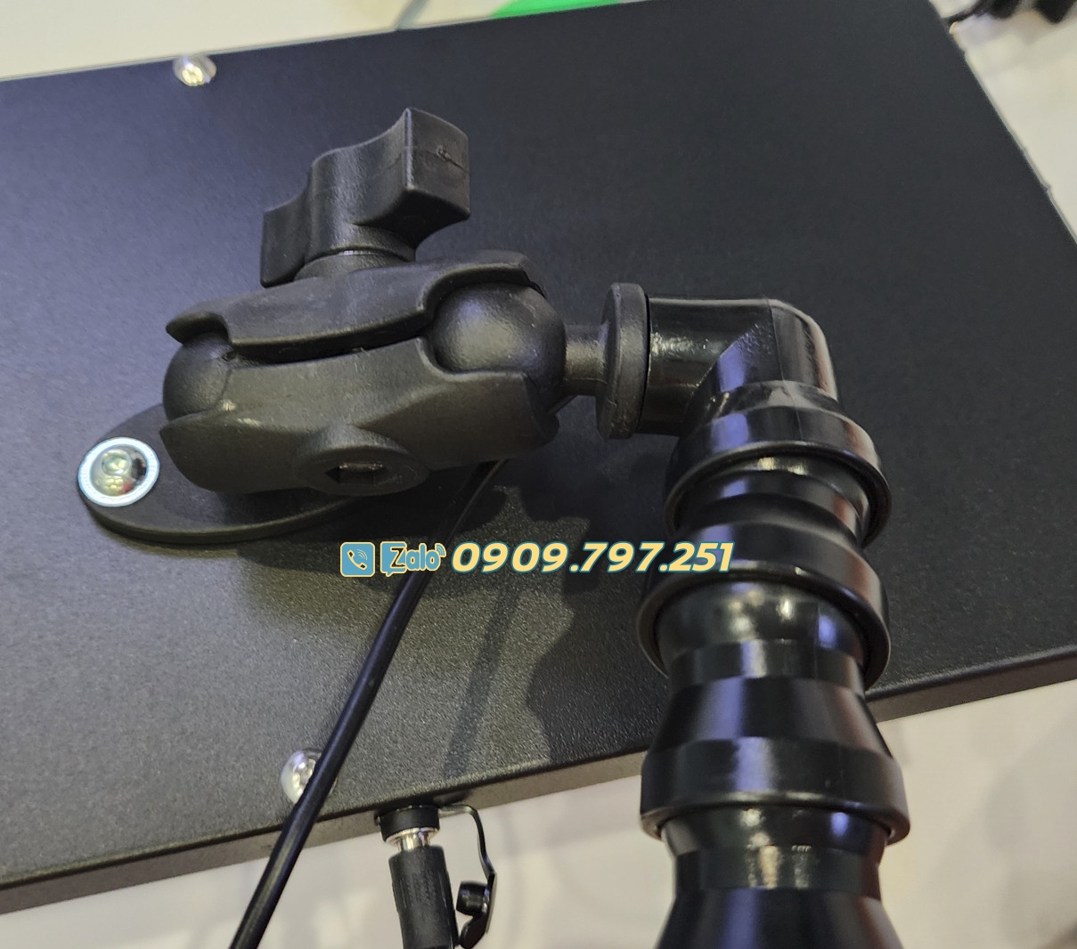 Đèn soi vết móp ô tô sử dụng pin sạc