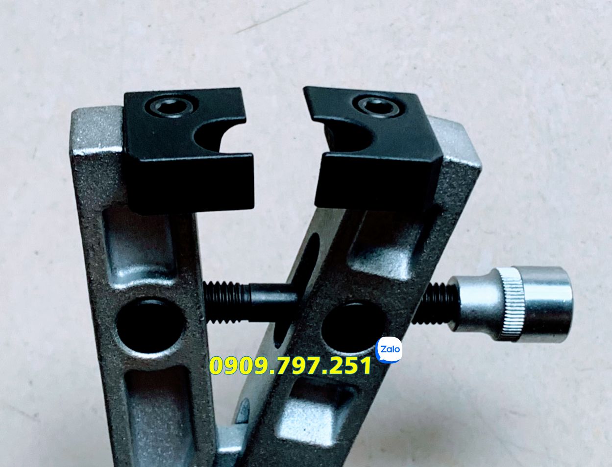Dụng cụ bóp cổ dê trục láp JTC 6748