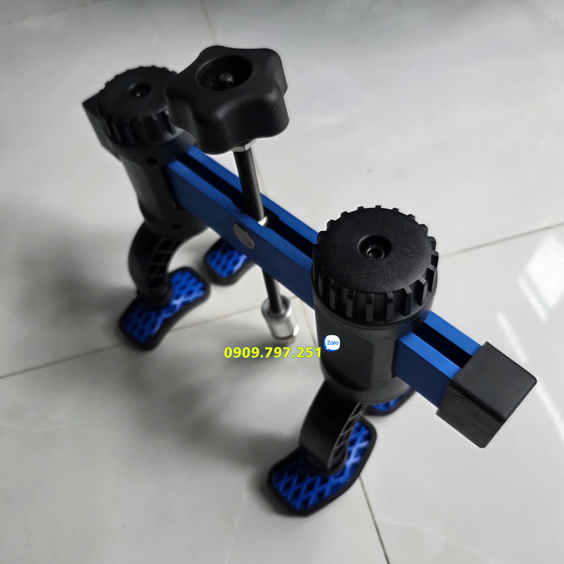 Dụng cụ kéo vết móp trên xe ô tô